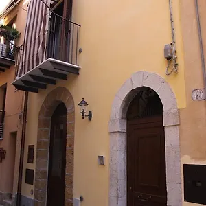 https://la-finestra-sotto-la-rocca.sicilyhotelsitaly.net